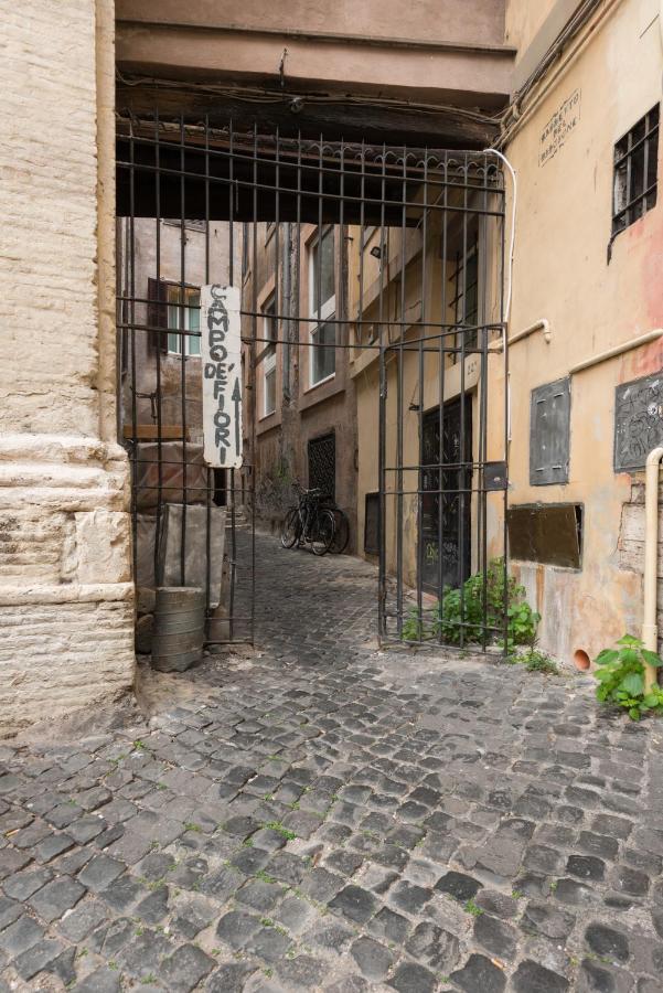 Campo De' Fiori Appartamento Via Di Grotta Pinta Rom Eksteriør billede